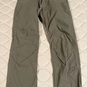 Men's Kuhl Casual Olive/Khaki Cargo Pants 33x28